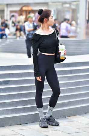 美背紧身裤韵味美女