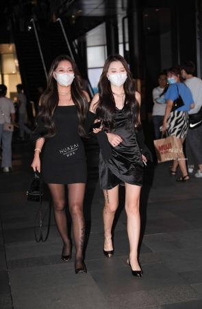 2196-5+119长腿黑丝闺蜜 7P