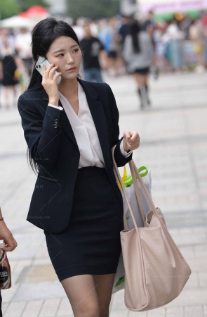 2468-59=60√丝袜，拖鞋，职工装 9P