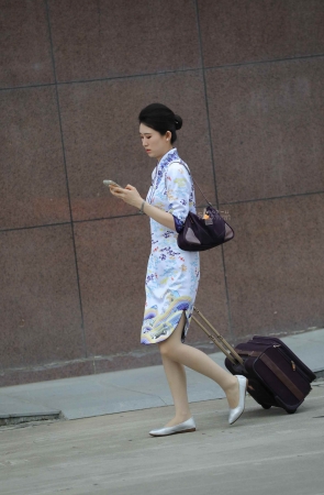 【街拍心灵】经典青花瓷制服街拍灰丝空姐