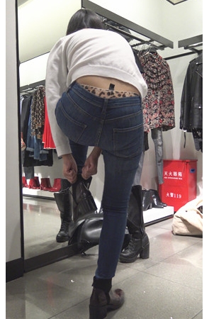 买鞋的牛仔紧身裤妹子《二》