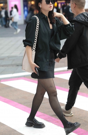 黑丝街拍少妇-14p