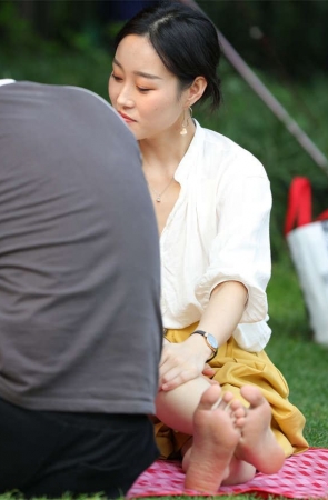 No1633 清秀俊俏的妹子，纯天然少女素足娇嫩无比