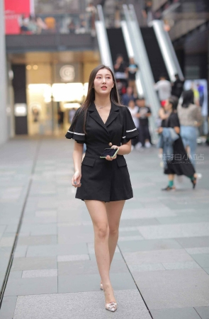 街拍天生丽质的高颜值高跟靓女