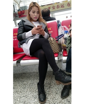 4K极品街拍美腿黑丝袜美女姐姐