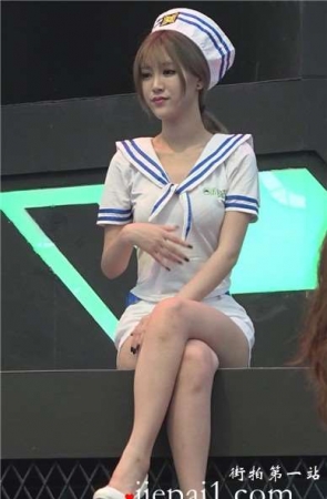 超级甜美天生丽质的小清新制服美少女。