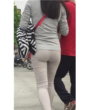 超具有活力的极品美臀小美女 [879 MB]