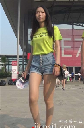 4k-chinajoy展会现场外偶遇长腿热裤高跟鞋小清新美女
