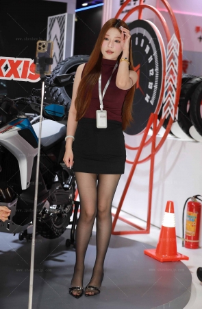 25摩博会黑丝网红主播-莹养快线【套图➕视频】 8P