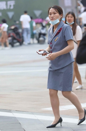 【珏一笑而过】诱惑肉丝街拍高跟OL