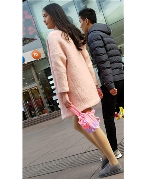 4k-街拍肉丝袜粉色长外套美女姐姐