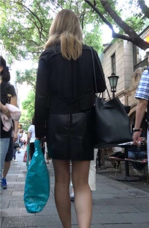 4K 超性感皮裙街拍美腿大美女 [1.39 GB]