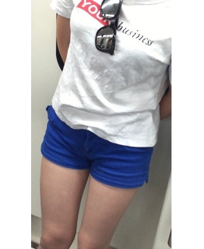 由上至下特写一遍美女每个身体部位