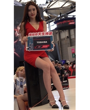 4K 2018CJ展会漂亮的红裙高跟美女 [556 MB]