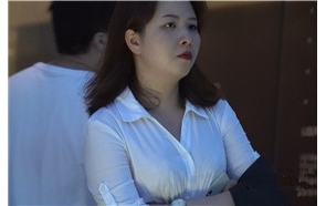 4K -街拍美足，凉高 [1.36 GB/avi]