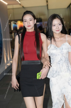 酒红色的上衣美眉/231018-1-57 13P