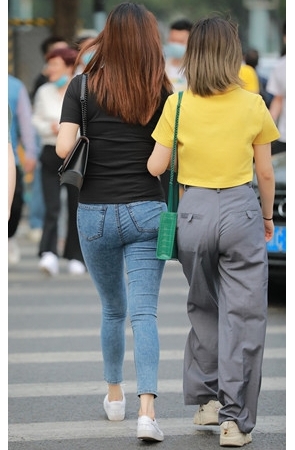 丰腴紧身牛仔裤MM(78P)[898M/JPG]