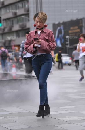 铅笔紧牛，高跟，短发小姐姐