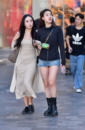 牛仔超短裙美女