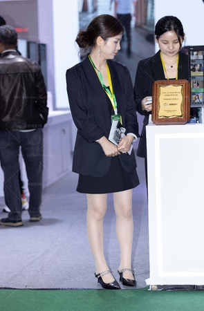 LB215-55P 杭州台球展-韵味肉丝美腿制服轻熟女