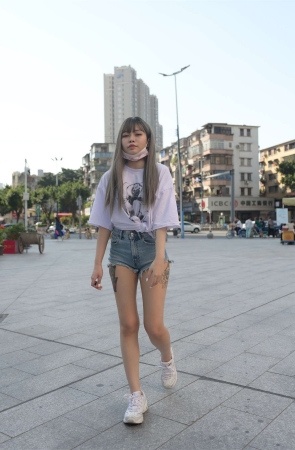 慕容笙街拍作品 牛仔热裤小妹