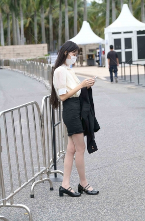 黑色短裙丝腿时尚女神
