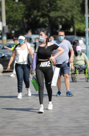 性感黑色瑜伽裤美眉