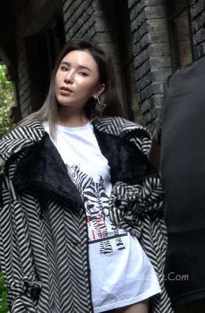 4K – 蹭拍大长腿时尚模特 [3.91 GB/MP4]