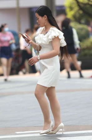 诱惑肉丝街拍高跟shaofu