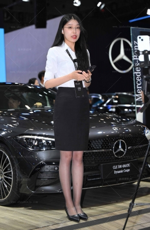 【摄神作品】2565-7=90√长腿黑丝女秘书感 11P