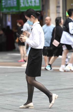 【珏一笑而过】诱惑黑丝街拍OL