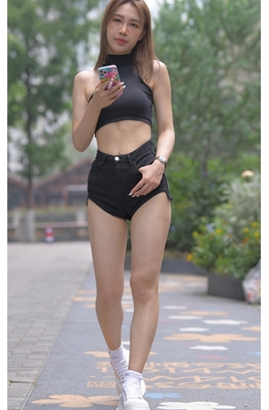 黑色牛仔热裤美女【套图+视频】