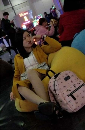 4k-肉丝美腿毛呢外套性感美女