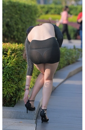 一、黑色露背连体包臀裙高清原图(398P)[9.89G/JPG]