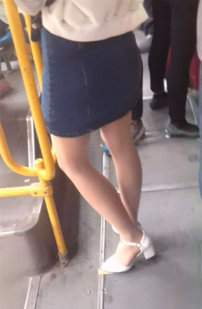 公交车上的肉丝美女