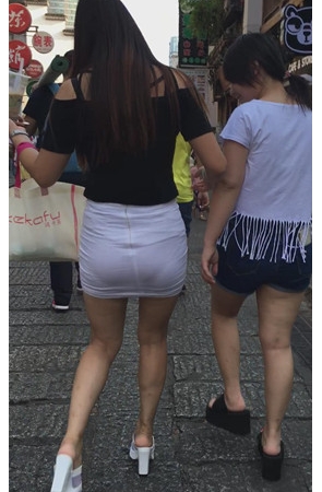 白色包臀裙小姐姐