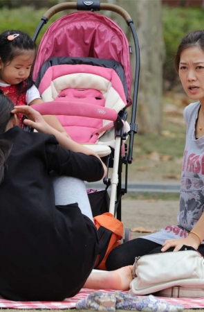 No1714 初长成的少女嫩足和两双超性感的少妇纤足同框出镜 第2套