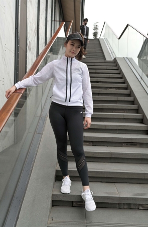 摄霸街拍作品 – 紧身瑜伽裤美女