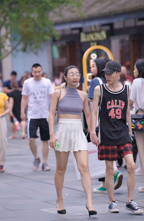 摄神街拍作品 – 性感女友，羡慕啊这样穿