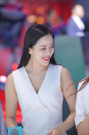 美而有女人味的主持人