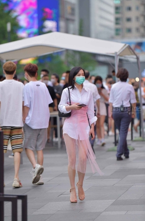 这高跟鞋最少有15厘米吧