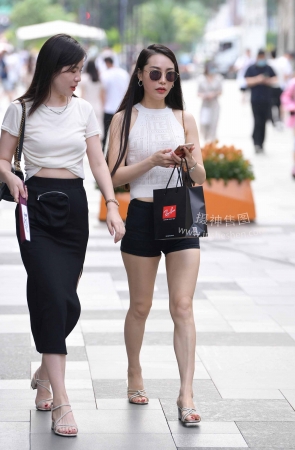 2266-5+123邻居少妇的味道【套图➕视频】 20P