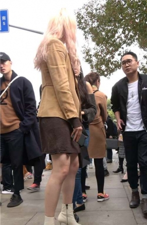 4K – 街拍短裙美腿漂亮美女 [792 MB/MP4]