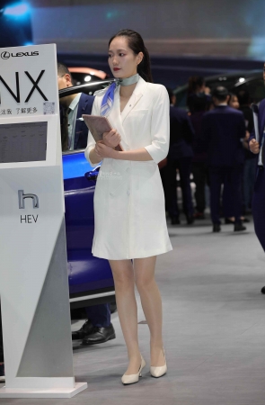 【街拍心灵】雷克萨斯礼仪街拍超薄肉丝大长腿气质身材哇塞