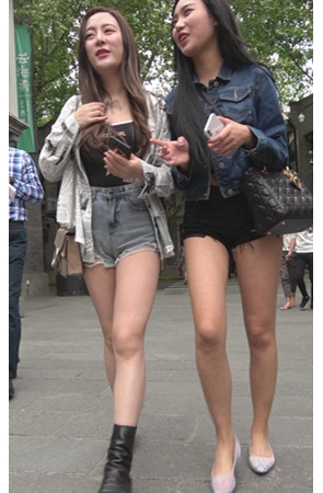 两个漂亮的妹子