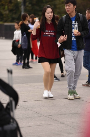 秋风起-街拍丝袜见