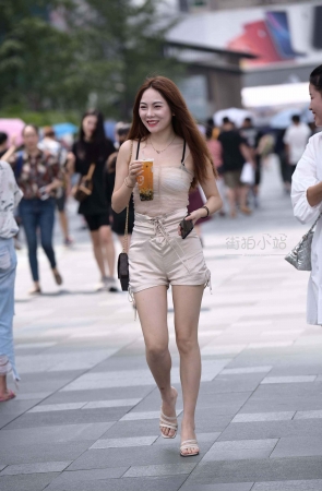 想不想来一口小姐姐的菊花茶