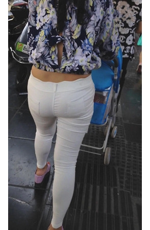白裤紧身小妹