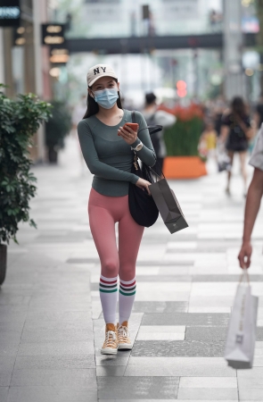 时尚的运动小姐姐