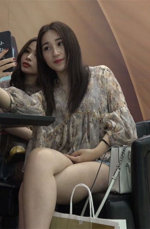 连衣裙凉高美足网红妹纸跟闺蜜自拍